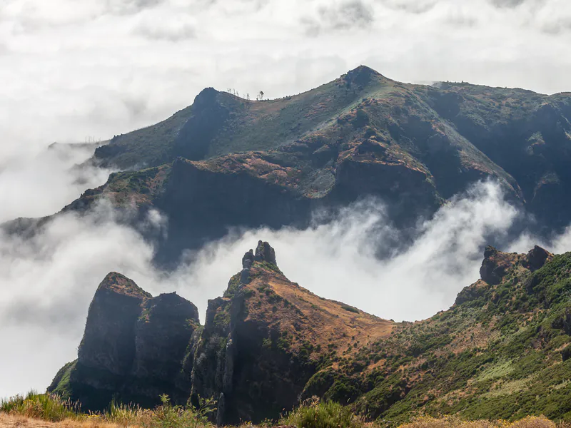 Vrhovi Madeire iznad mora oblaka, pogled sa Pico do Arieiro